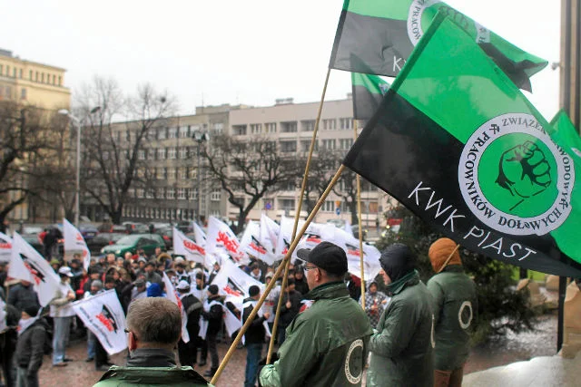 Związki zawodowe zapowiadają "eskalację protestu w regionie".