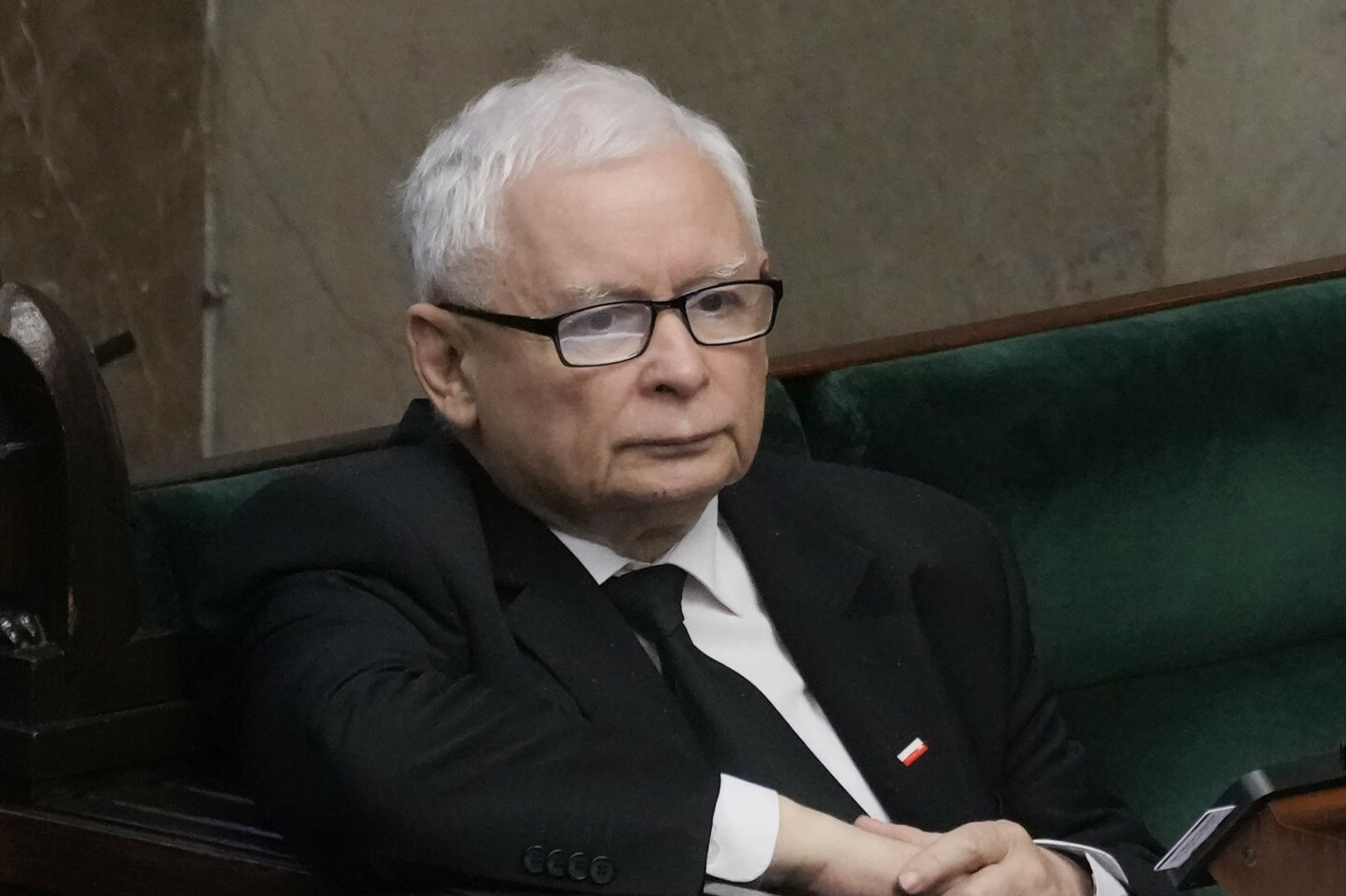 Sondaż: minimalna przewaga PiS nad KO