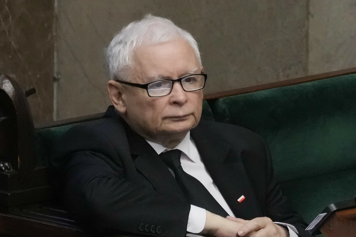 Sondaż: minimalna przewaga PiS nad KO