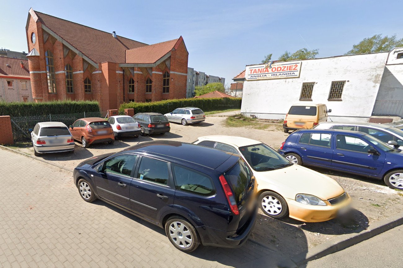 Osiedle Jagiełły w Poznaniu. Tu na działce obok kościoła ma powstać akademik.