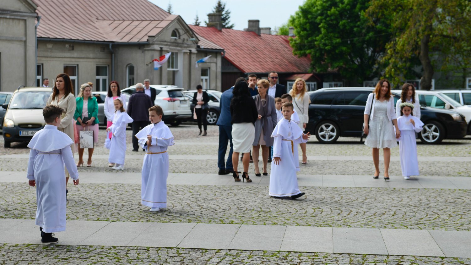 Anonimowe donosy na nowe auto sąsiada. Komunia to gorący okres