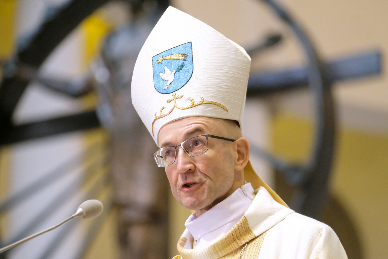 Ciało młodego mężczyzny na parafii w Sosnowcu. Jest oświadczenie arcybiskupa.
