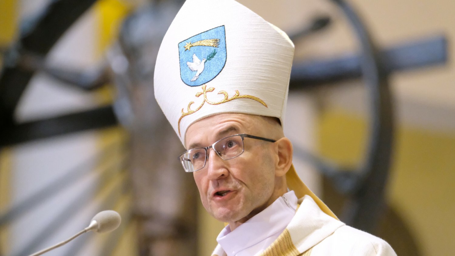 Ciało młodego mężczyzny na parafii w Sosnowcu. Jest oświadczenie arcybiskupa.
