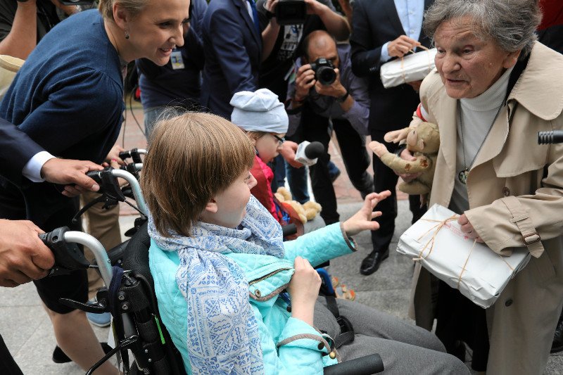 Wanda Traczyk-Stawska przekazała niepełnosprawnym dziewczynkom niezwykły prezent.