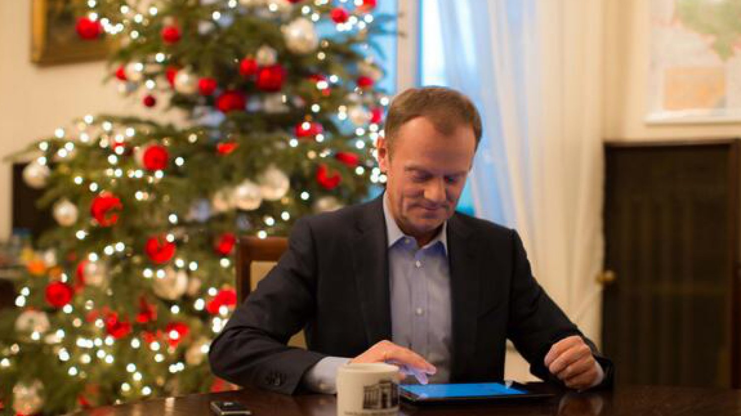 Donald Tusk odpisuje na Twitterze na pytania internautów podczas #podsumowanie2013