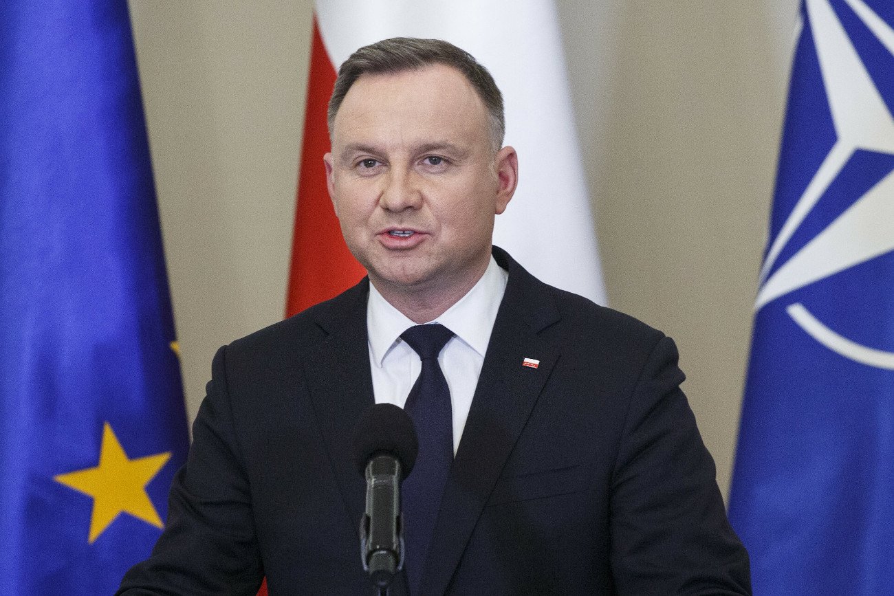 Prezydent Andrzej Duda rozmawiał z przywódcami NATO i UE ws. kryzysu na linii Rosja-Ukraina. Pierwsze skrzypce w zabiegach dyplomatycznych gra prezydent Francji.
