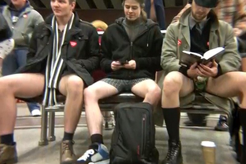 Około 300 osób może wziąć udział w warszawskich obchodach Dnia Jazdy Metrem Bez Spodni