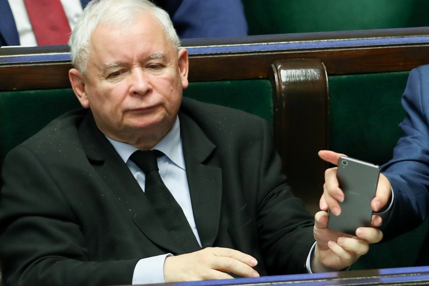 Prezes PiS komentując sprawę z Pegasusem doradził m.in. używanie starego telefonu.