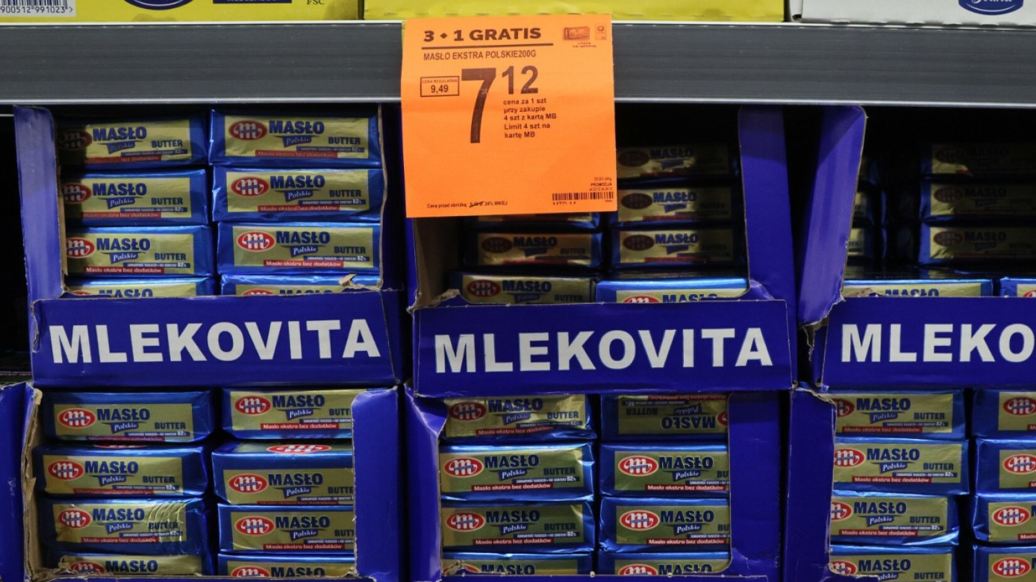 Promocja na masło w Biedronce. Sprzedawano przeterminowany produkt.