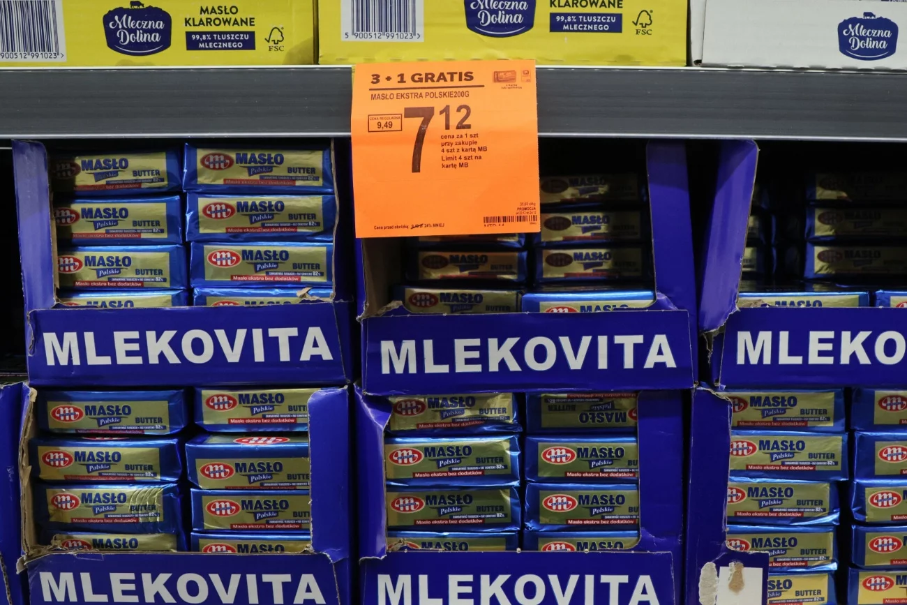 Promocja na masło w Biedronce. Sprzedawano przeterminowany produkt.