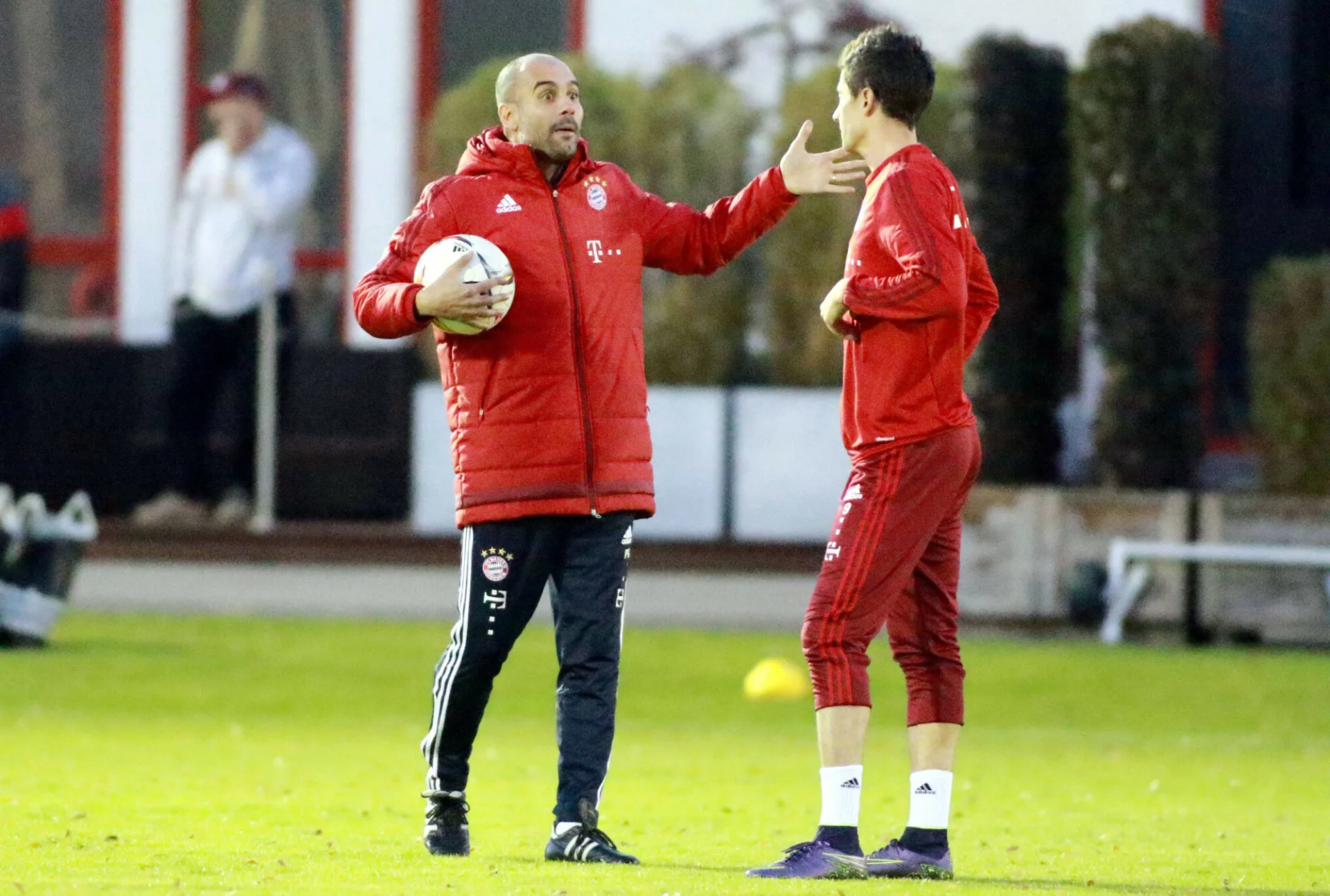 Słynny Josep Guardiola pojawił się na zgrupowaniu naszej kadry i rozmawiał z Robertem Lewandowskim