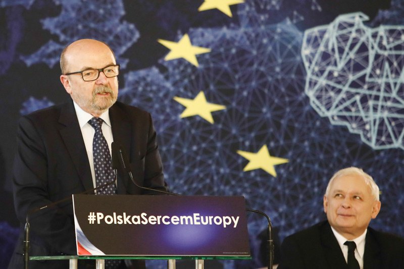 Ryszard Legutko z PiS twierdzi, że film Sekielskiego nie pokazuje pedofilii, bo... skrzywdzone dzieci miały ponad 12 lat.