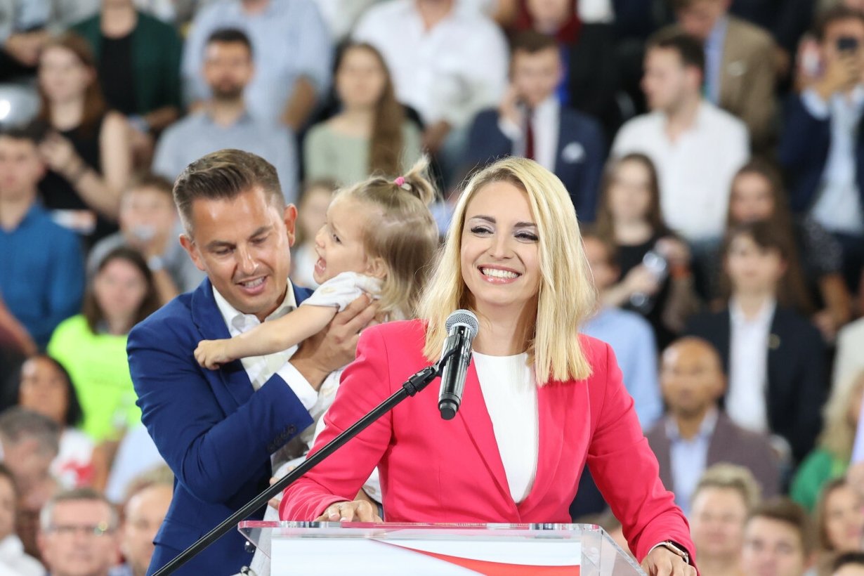 Kinga Gajewska pojawiła się na spotkaniu z Tuskiem. Dostała owacje.