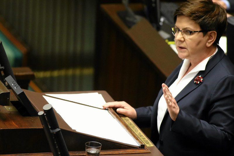 Premier Beata Szydło przemawia podczas sejmowej debaty nad wnioskiem opozycji o odwołanie szefa MON Antoniego Macierewicza