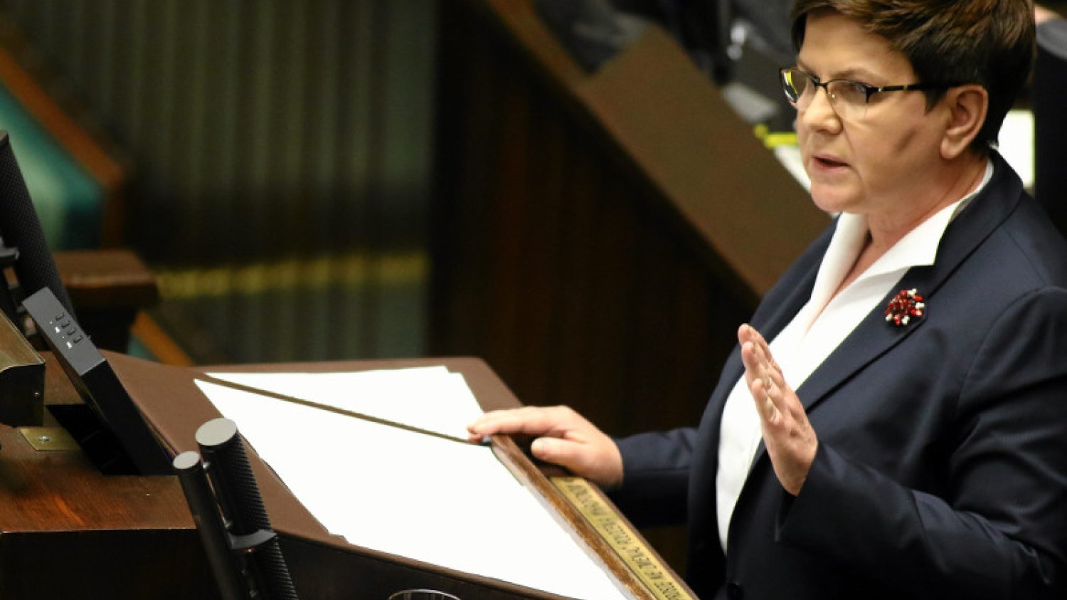 Premier Beata Szydło przemawia podczas sejmowej debaty nad wnioskiem opozycji o odwołanie szefa MON Antoniego Macierewicza