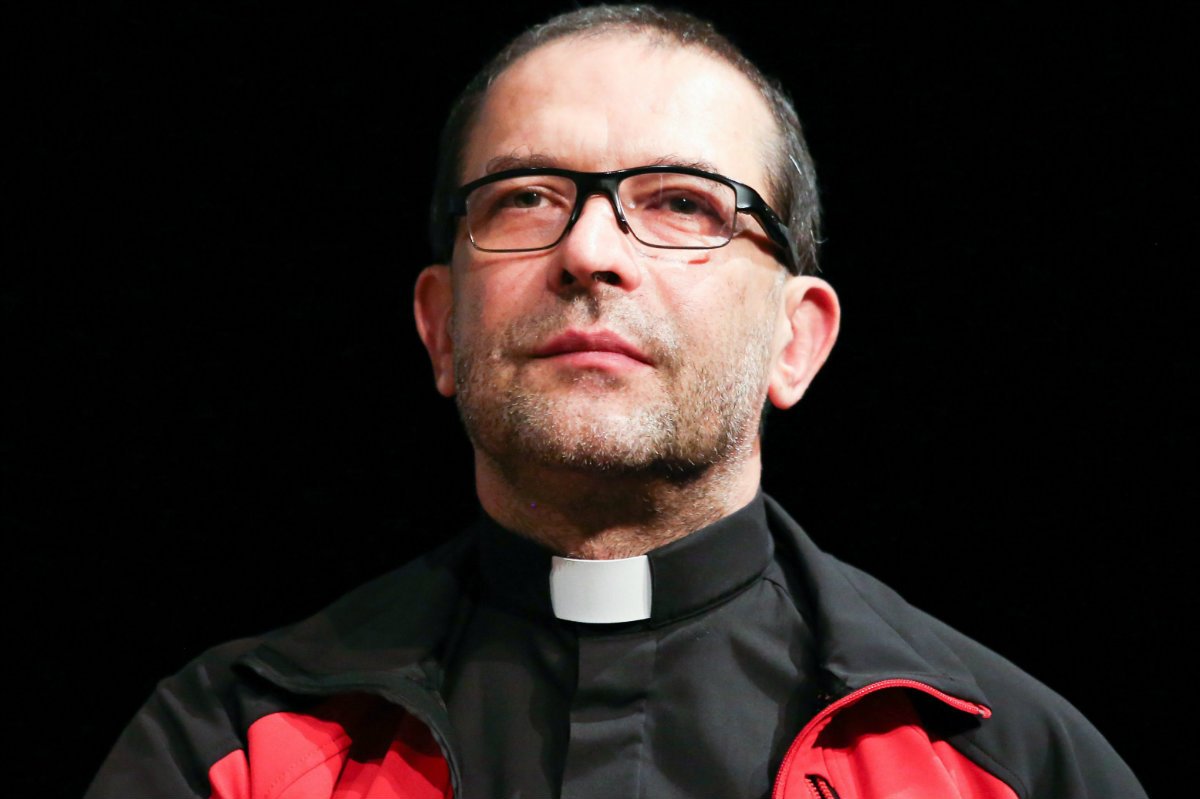 Policja weszła do mieszkania księdza Stryczka, byłego prezesa Stowarzyszenia Wiosna, odpowiedzialnego za Szlachetną Paczkę.