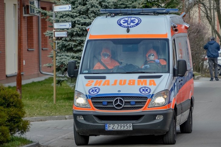 Pod 112 ludzie dzwonią by zapytać o ryzyko zakażenia koronawirusem albo po... receptę. Ratownicy mają dość