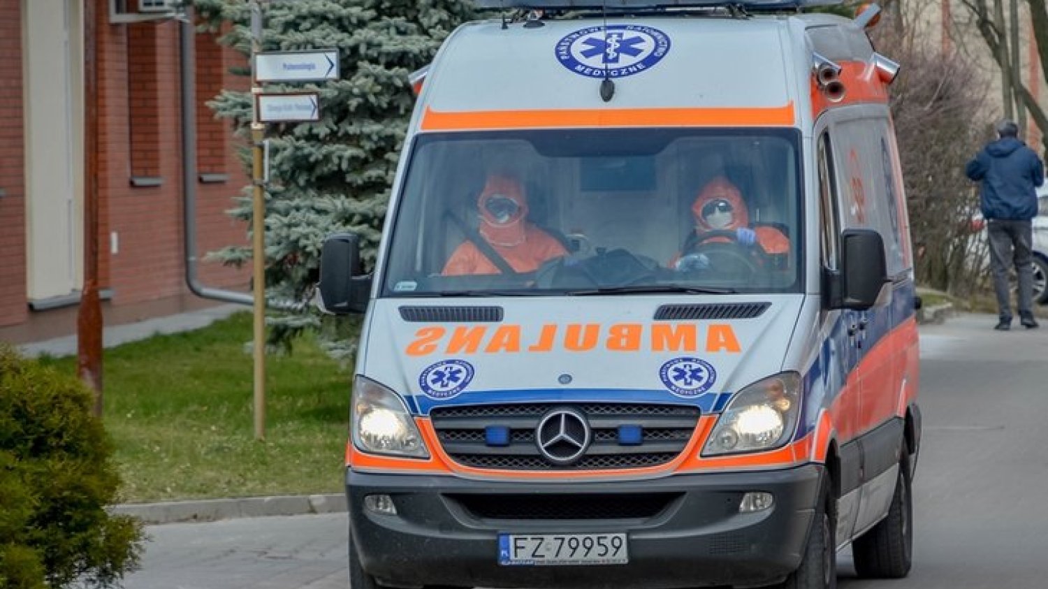 Pod 112 ludzie dzwonią by zapytać o ryzyko zakażenia koronawirusem albo po... receptę. Ratownicy mają dość