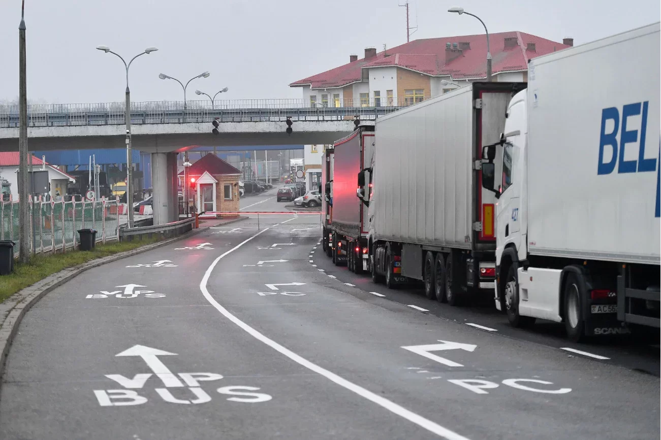 Już nie zobaczycie w internecie rosyjskich TiR-ów na granicy polsko-białoruskiej.