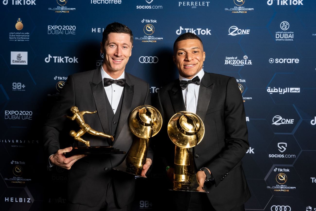 Robert Lewandowski oraz Kylian Mbappe, czyli dwa zwycięzcy gali Globe Soccer Awards