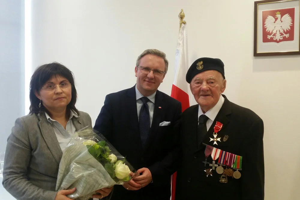 Stefan Mustafa Abramowicz uhonorowany Krzyżem Oficerskim Orderu Odrodzenia Polski.