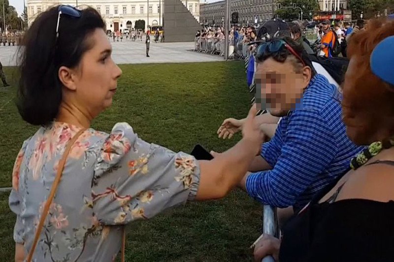 Zdaniem prawicy to zachowanie jest właściwe. Kobieta postąpiła słusznie. Już od dawna prawicowe media "przeginają" w stronę agresji...