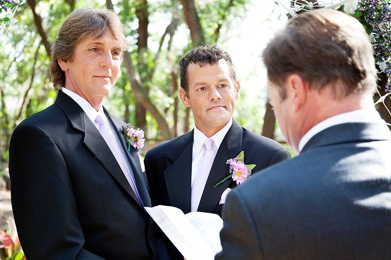 Wyspa Saba wschodząca w skład Antyli Holenderskich zalegalizowała małżeństwa homoseksualne.