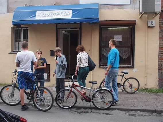 Lodziarnia "Miś" – jest jak z "Misia" i również ma grono wielbicieli.