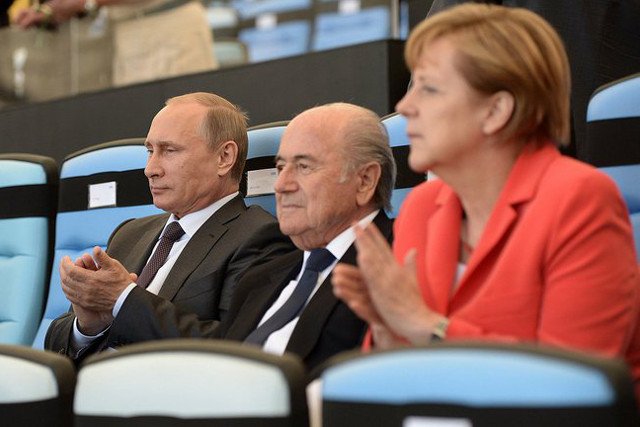 Władimir Putin i Angela Merkel  oglądali na Maracanie triumf reprezentacji Niemiec