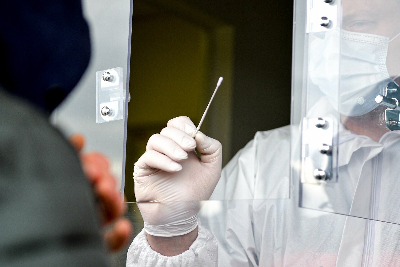 19 grudnia Ministerstwo Zdrowia powiadomiło o trzecim przypadku zakażenia nowym wariantem koronawirusa w Polsce.