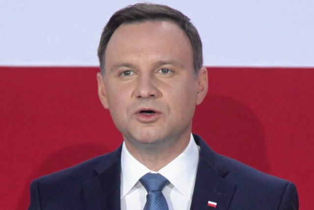 Andrzej Duda chce dodatkowo opodatkować banki i supermarkety