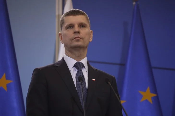 Minister edukacji uspokaja ośmioklasistów i maturzystów.