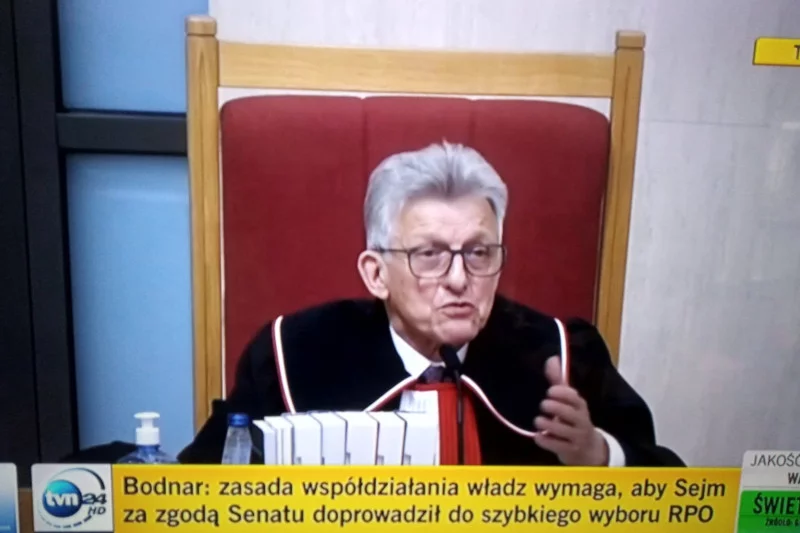 Zdjęcie transmisji obrad Trybunału Konstytucyjnego w TVN24