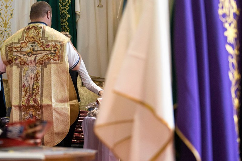 Były proboszcz w Szadku narobił długów. To jednak nie kuria będzie za nie odpowiadać. Zapłacą mieszkańcy gminy Szadek.