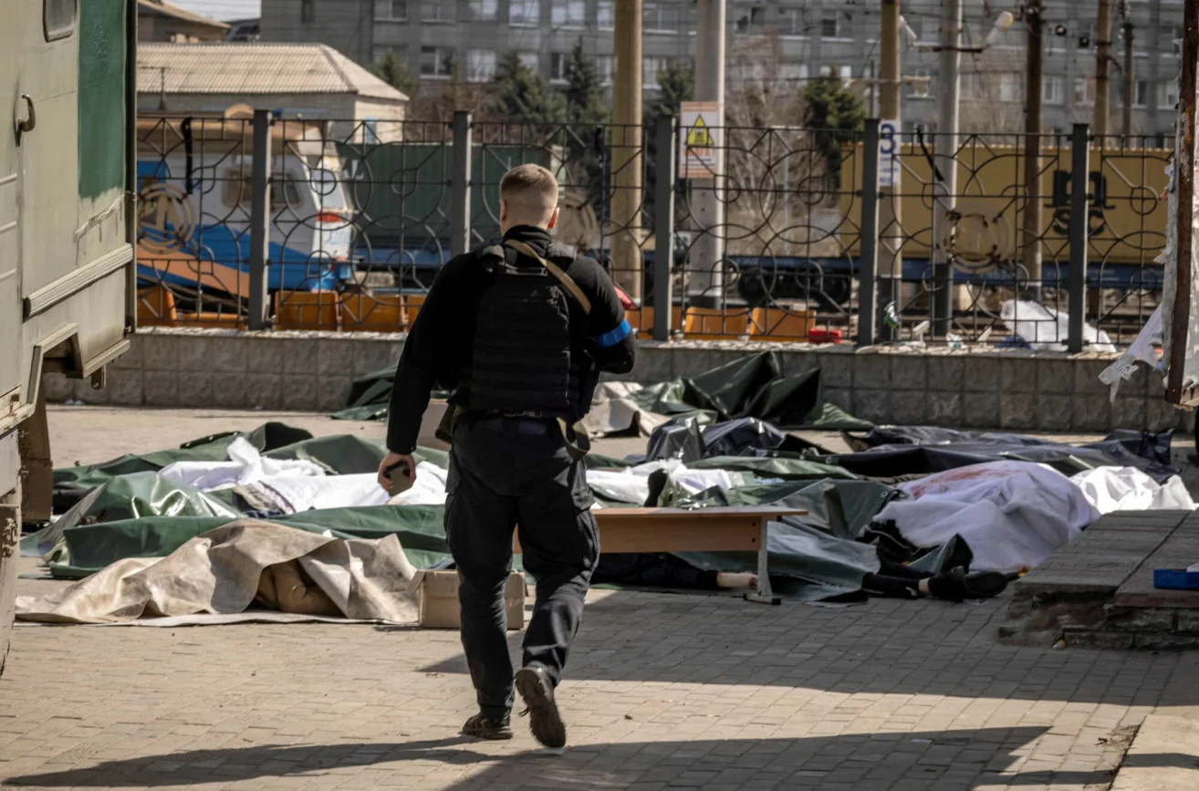 Wojna w Ukrainie. Masowy grób ludności cywilnej w Buzowej koło Kijowa.