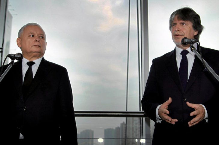 Andrzej Sośnierz krytykuje działanie rządu ws. pandemii koronawirusa.