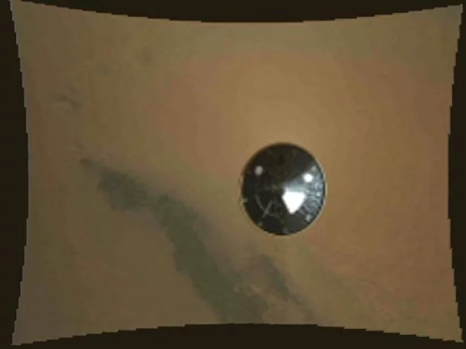 Pierwsze kolorowe zdjęci jakie dotarło na Ziemię zrobione przez łazik Curiosity