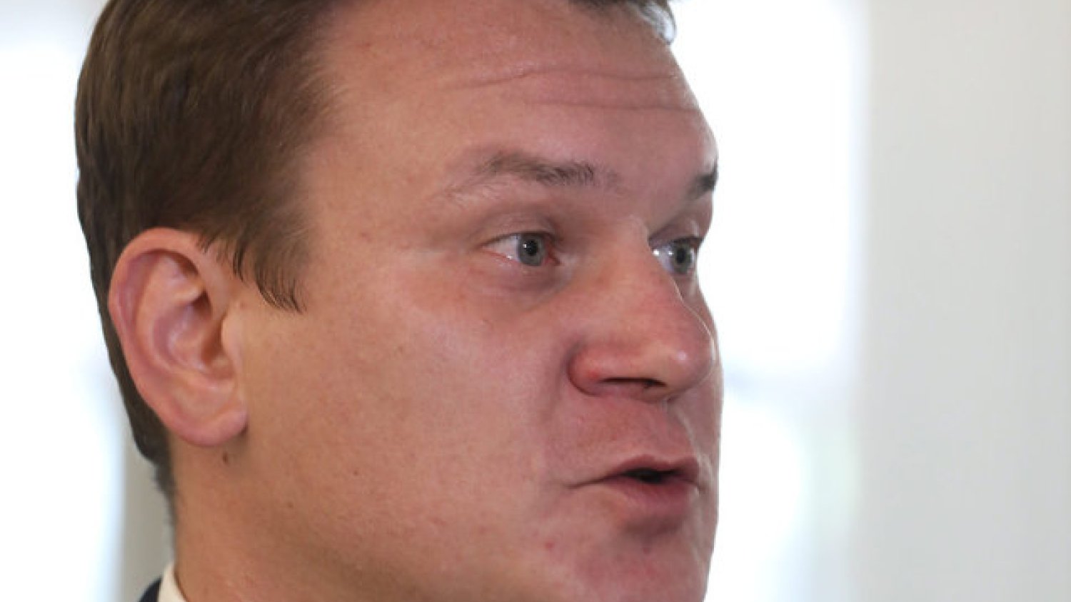 W internecie pojawiło się zdjęcie, na którym poseł Tarczyński bawi się w dość niespodziewanym towarzystwie.