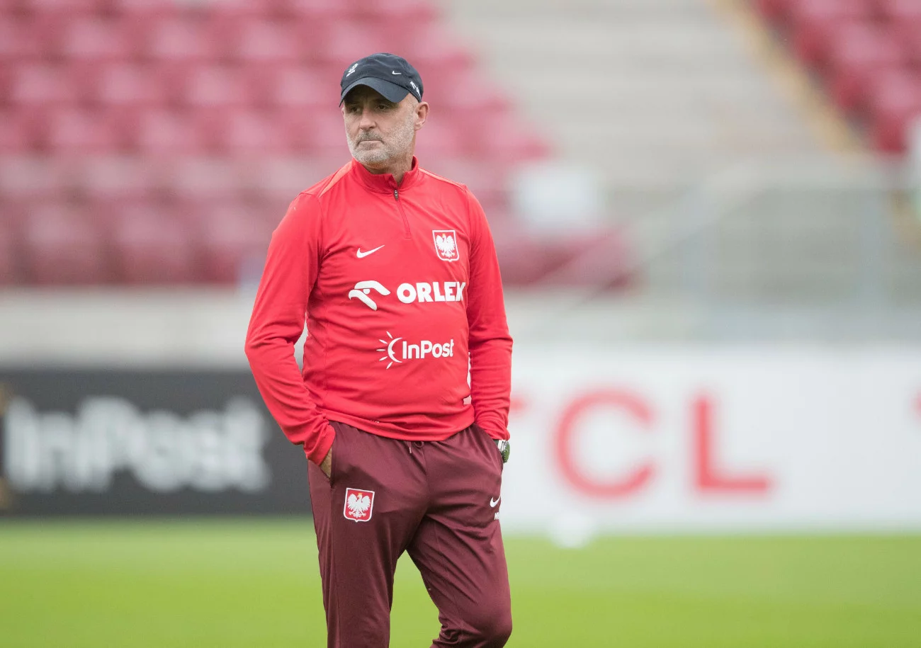 Michał Probierz mówi, że on krytyką się nie przejmuje, ale piłkarzom należy się wsparcie.