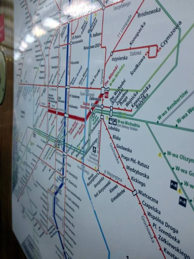 Nowe schematy informacyjne w metrze warszawskim