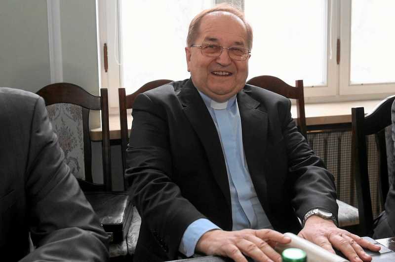 Ojciec Tadeusz Rydzyk wzywa do ostrożnego podejścia do Telewizji Republika.