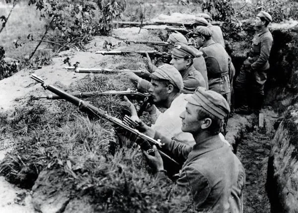 Legioniści pod Kostiuchnówką. Lipiec 1916 roku.