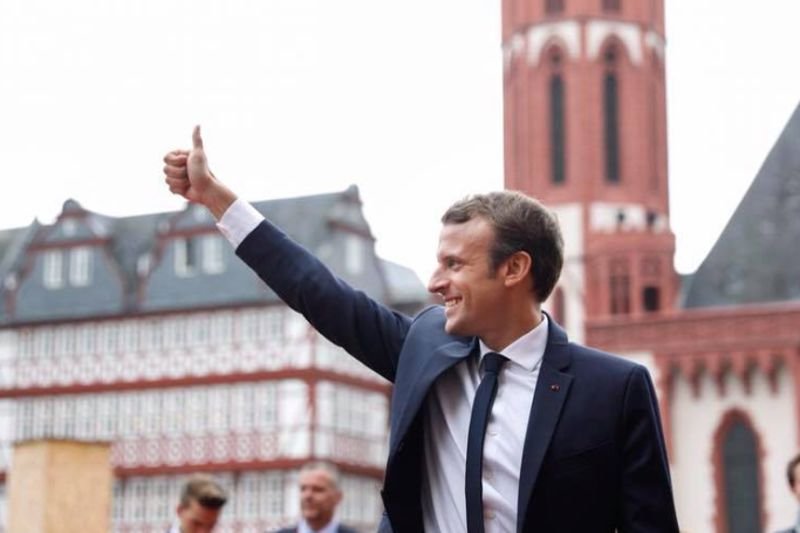Emmanuel Macron jest wyższy od dwóch swoich poprzedników.