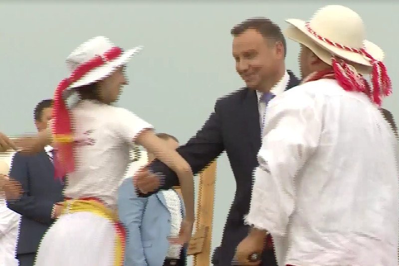 Duda Dance został skrytykowany przez Pawła Zalewskiego. Internauci wytykają europosłowi hipokryzję.