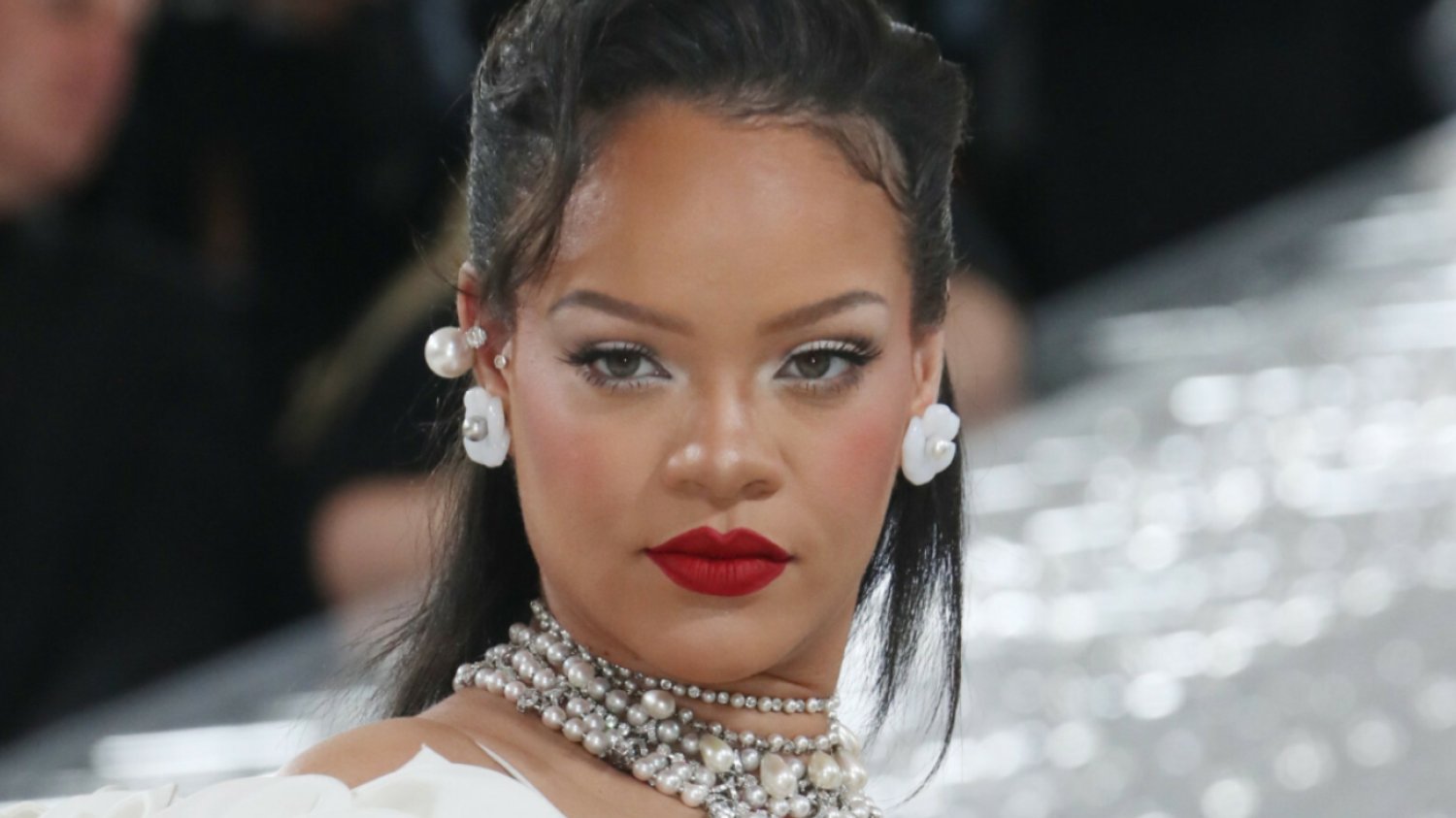 Rihanna ma wrócić z dwoma płytami i trasą koncertową. Rihanna ma wrócić z dwoma płytami i trasą koncertową.