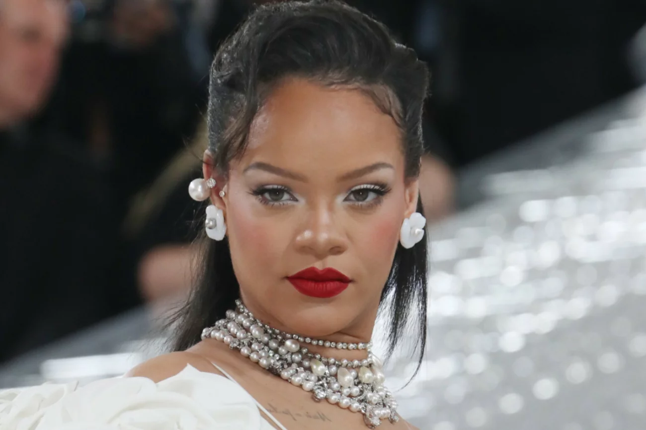 Rihanna ma wrócić z dwoma płytami i trasą koncertową. Rihanna ma wrócić z dwoma płytami i trasą koncertową.