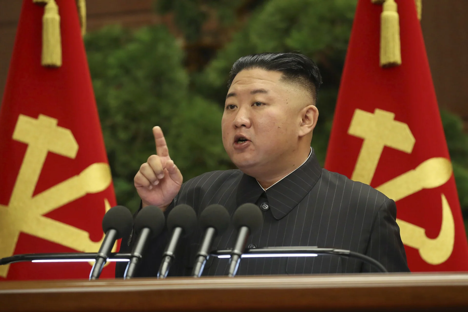 Kim Dzong Un wzywa do jeszcze większych restrykcji związanych z pandemią.