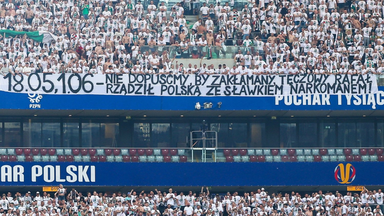 Kibice Legii mieli baner przeciwko Trzaskowskiemu Mecz Legii Warszawa