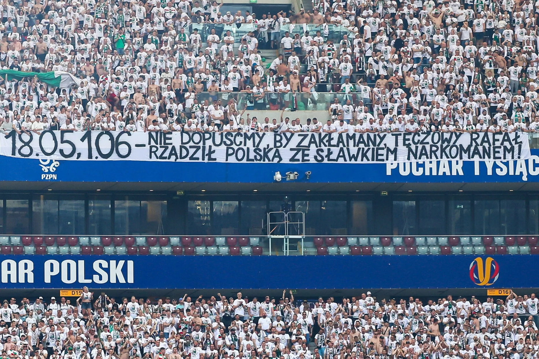Kibice Legii mieli baner przeciwko Trzaskowskiemu Mecz Legii Warszawa