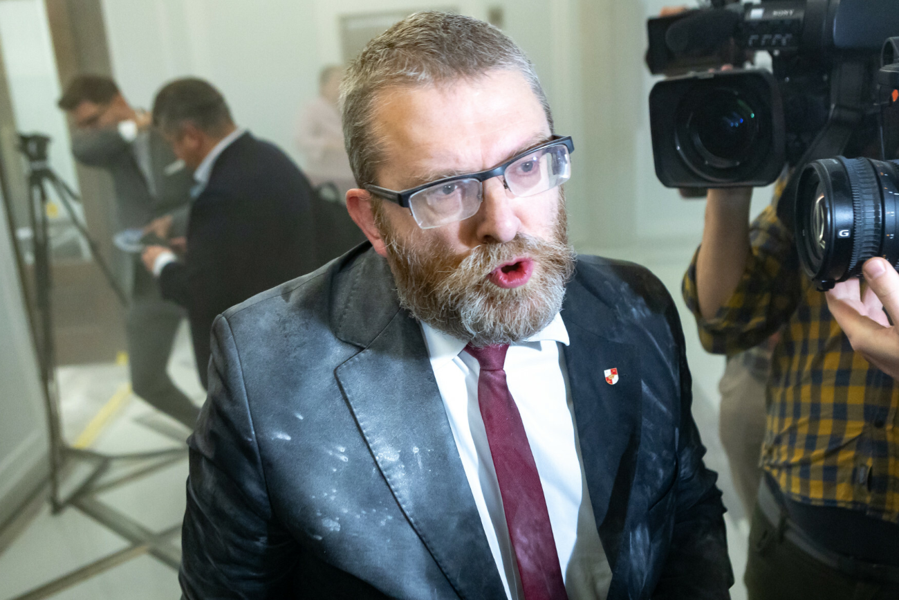 Grzegorz Braun uważa, że...to on jest poszkodowany. Chce ścigania tej, która próbowała go zatrzymać